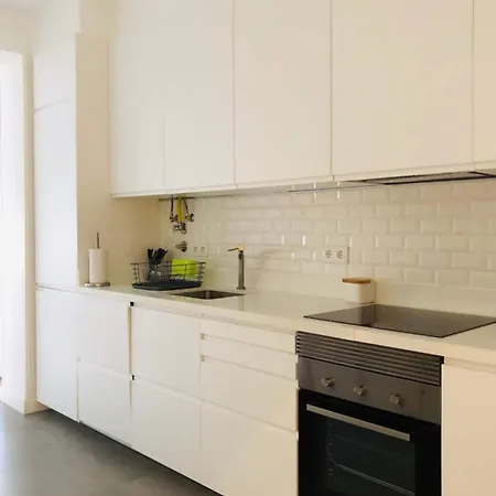 Spacious 3 Bedroom 20 Min To Lisbon Apartament